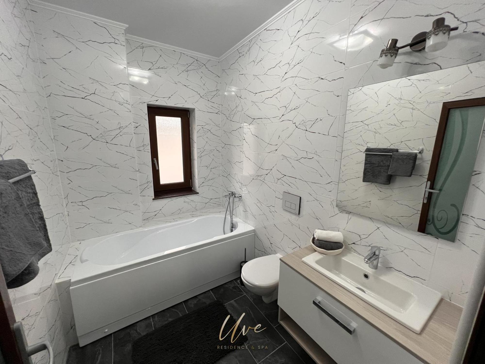 Uve Residence & Spa Piatra Neamt Ngoại thất bức ảnh